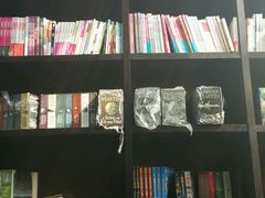 -钟书阁(松江泰晤士小镇店)