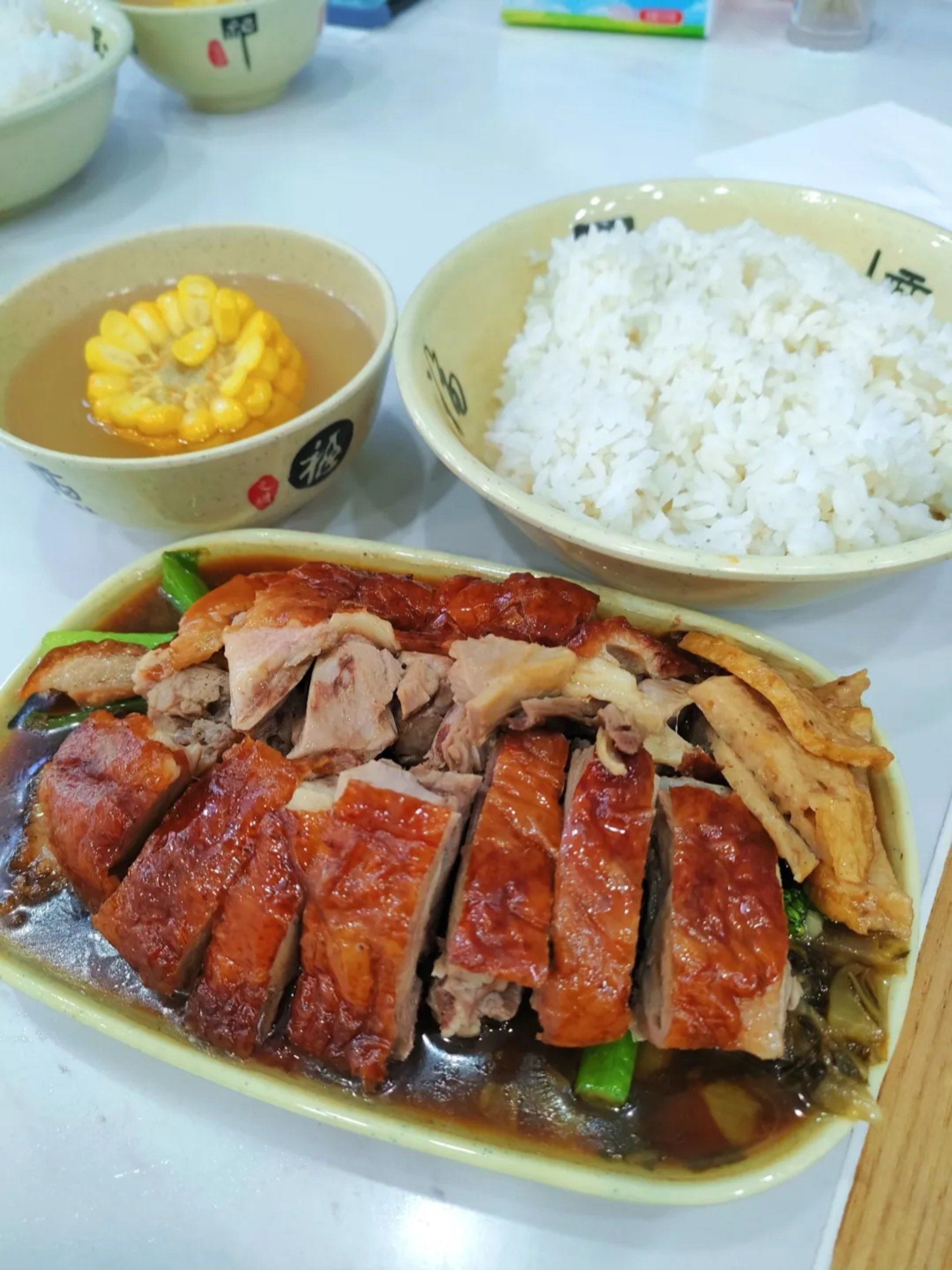 ✅「烧鸭饭套餐」在平台上团购的,标配的菜品套餐,烧鸭