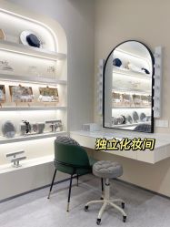 -现代经典婚纱摄影