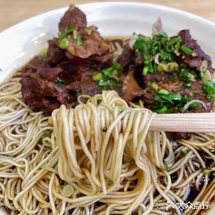 羊肉不要钱吗?又大块又多!下雪天跟羊肉面更配哦