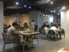 大堂-凤凰路何眼镜香辣蟹(花果园店)