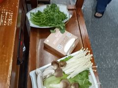 -乡土黄·鲜牛肉火锅·小龙虾(兴业街店)