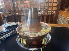 -果松木炭酸菜铜火锅·外婆参鸡汤