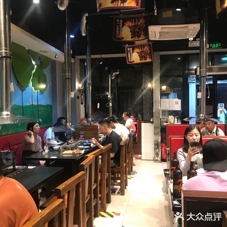 单凭烤羊腿火出圈,聚会C位都是他!