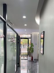 -苗方清颜专业祛痘·皮肤管理