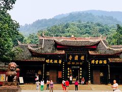 -峨眉山报国寺