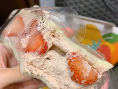 草莓三明治-Fruwich果明治(西单更新场店)