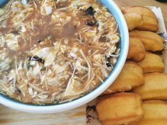 酸辣汤油条-群姐面馆·海鲜烧烤(同安路二店)