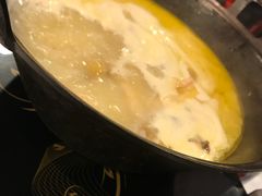 -鲜入围煮花胶鸡海鲜火锅