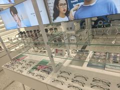 -J-Color眼镜·蔡司·依视路授权店(槐房万达广场店)