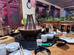 -果松木炭酸菜铜火锅·外婆参鸡汤