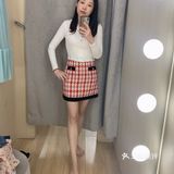 换季穿衣指南｜C&A花边V领短上衣搭配复古小香风短裙