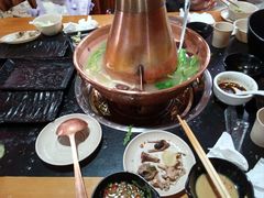 -果松木炭酸菜铜火锅·外婆参鸡汤