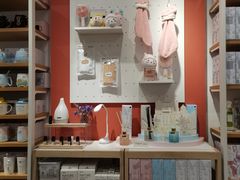 -名创优品(北京新中关购物中心地铁层店)