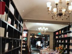 -钟书阁(松江泰晤士小镇店)