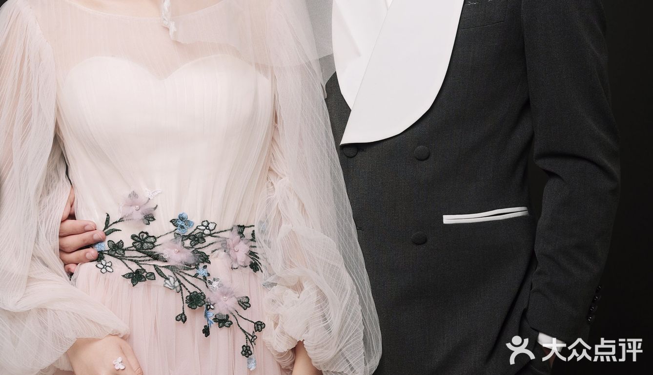 法式复古婚纱照|邂逅一场中世纪的欧洲浪漫