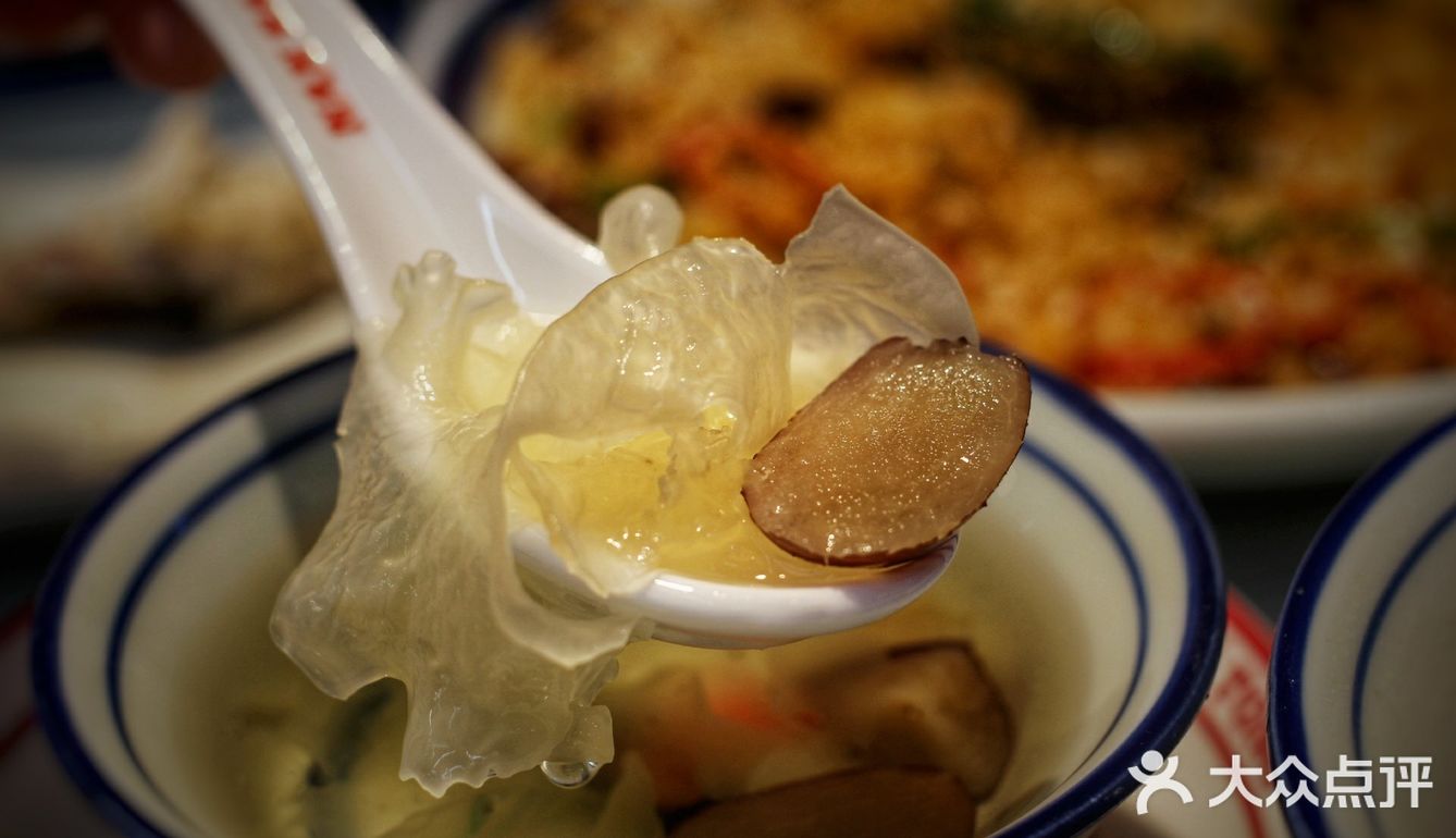 “三餸一汤，白饭任装！！”