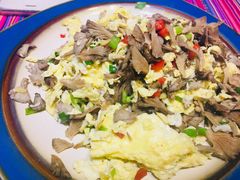 -香巴拉云南餐厅(华莱坞店)