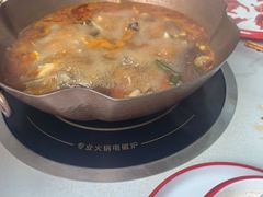 -毛辣果·贵州红酸汤牛肉火锅(西单店)