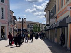 -塞拉瓦莱名品奥特莱斯