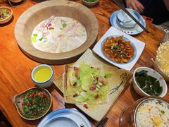 -滇香肴·云南菜蒸汽石锅鱼(云南北路店)