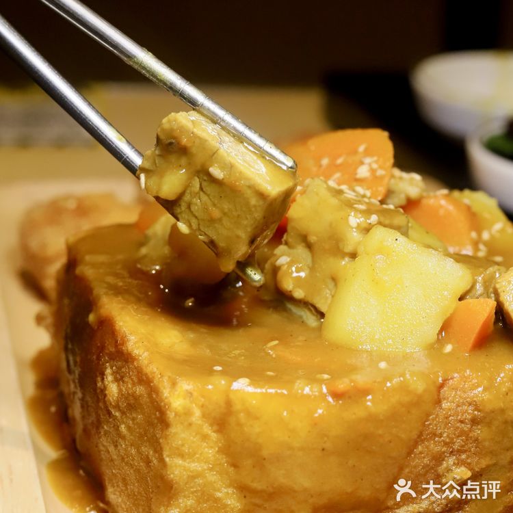 月半球上海首店开业！