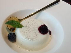 -MONICH牛排融合餐厅(和义大道购物中心店)