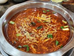 -黄利砖万峰林布依特色酸笋牛肉馆