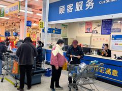 -沃尔玛购物广场-停车场