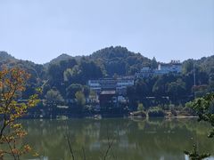 -披云山庄