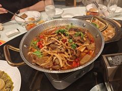 -帅巴人舅母子腊蹄民俗村