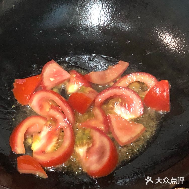 增进食欲的夏日美食-墨鱼丸番茄汤面