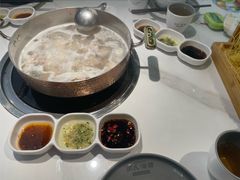 -洪氏嗨捞·广东猪肚鸡·椰子鸡火锅(西咸万象城店)
