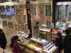 -猫的天空之城概念书店(杭州南宋御街店)