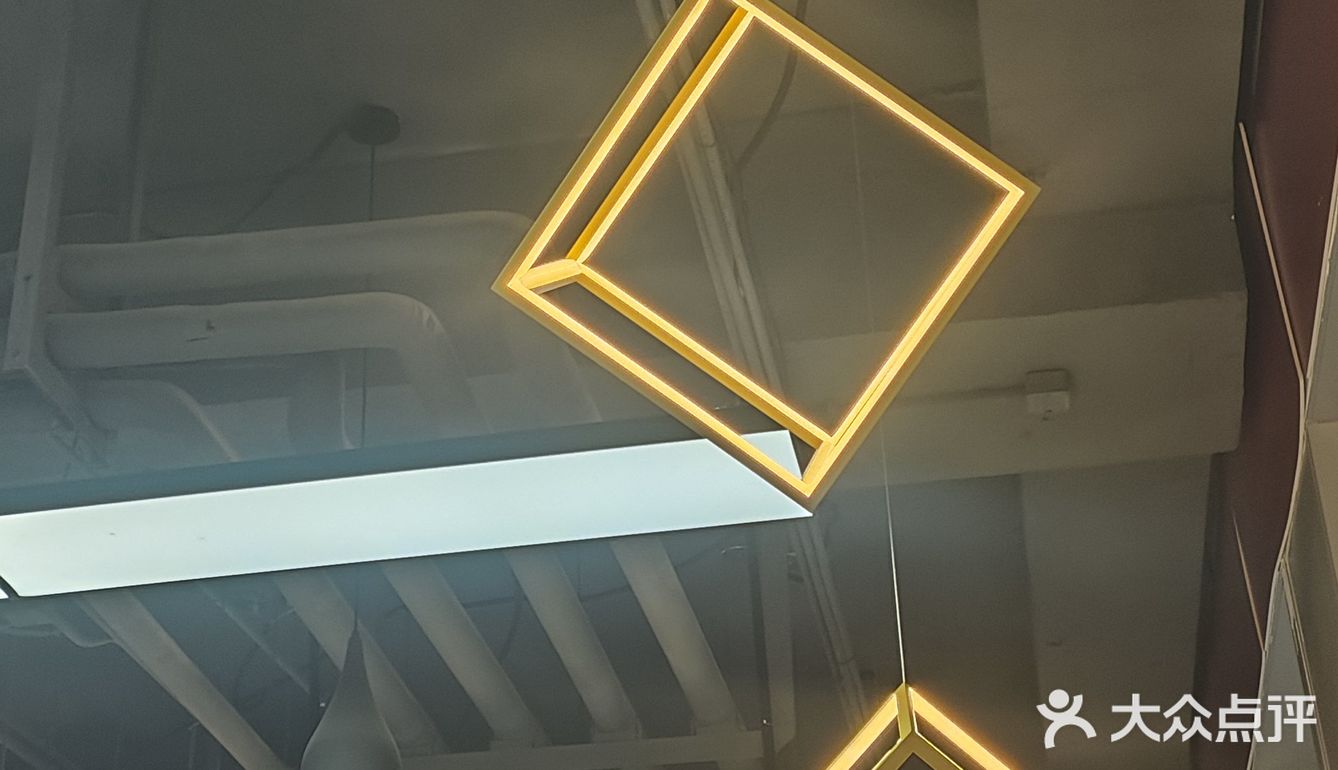 图片社里的咖啡店，叫引松雾鼠