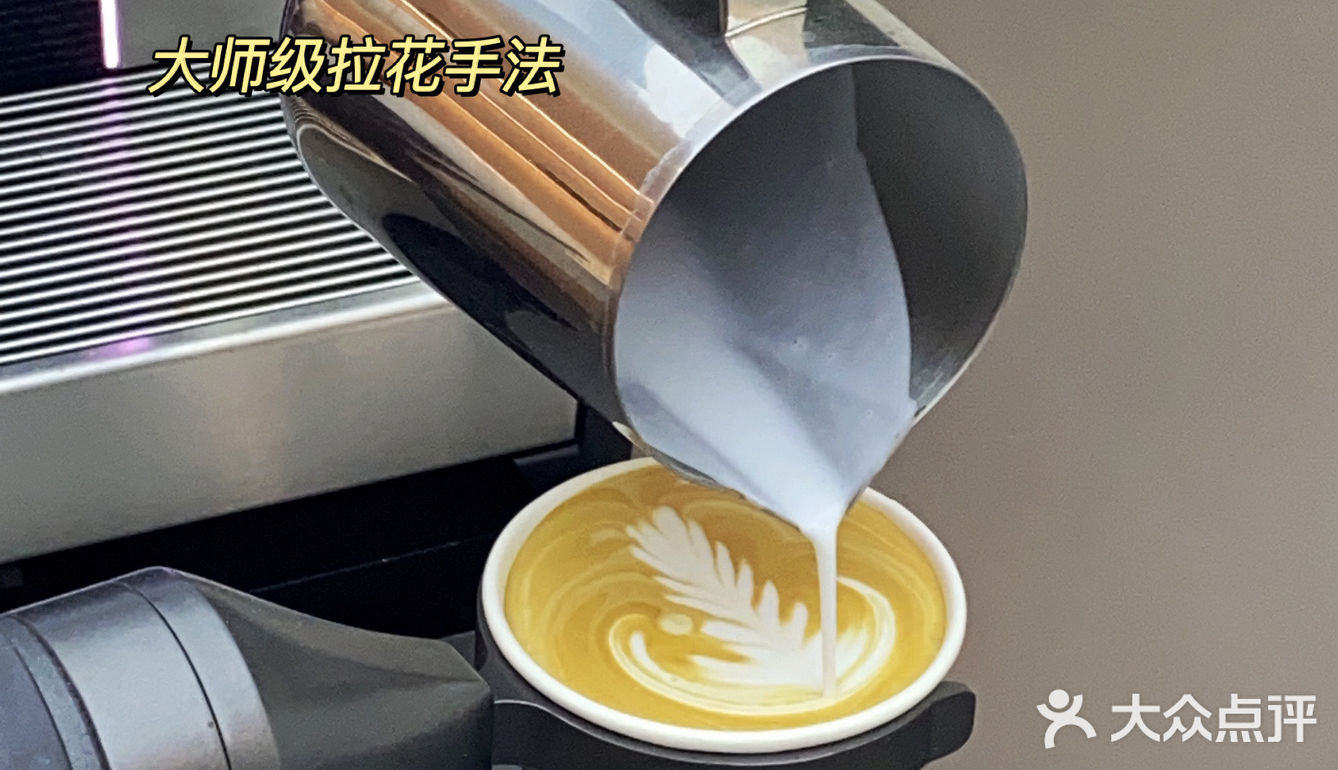 机器人给我做咖啡❓三里屯新店！快冲~🏃‍♀️🏃