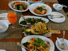 -Chom Cafe and Restaurant