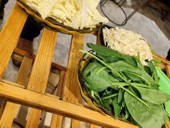 -地锅公社·现炒地锅鸡·地锅鱼·夜宵(罗锦路店)