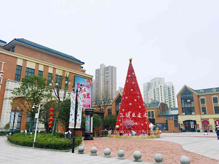 八大家红坊里-"这是青山一个新的商业区装修的特别漂亮,唯.