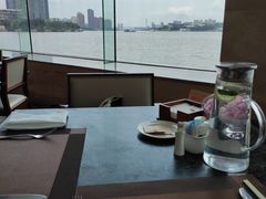 靠窗位-白天鹅宾馆·流浮阁咖啡厅