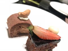 -大中华希尔顿酒店-念自助餐·嗨啤·小龙虾