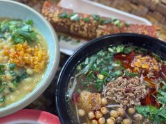 -爆炸头阿姨小四川正宗川味小吃(无任何分店)