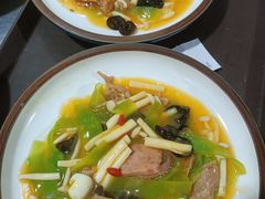 -嫩芽 ·地道重庆菜(十八梯露台夜景店)