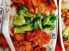 宫保鸡丁拼秘汁鸡排盖饭-和合谷(北新桥店)