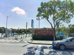 -雪绒花路停车场