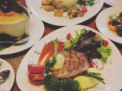 -Chom Cafe and Restaurant