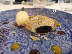 酥皮巧克力布朗尼配香蕉雪葩-La Villa French Restaurant