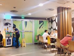 大堂-麦当劳(中山公园龙之梦店)