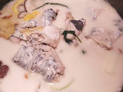 -咕嘟草帽鱼·牛奶一样的鲜鱼汤(天鹅湖万达广场店)