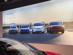 -TESLA 特斯拉(上海太古汇体验店)